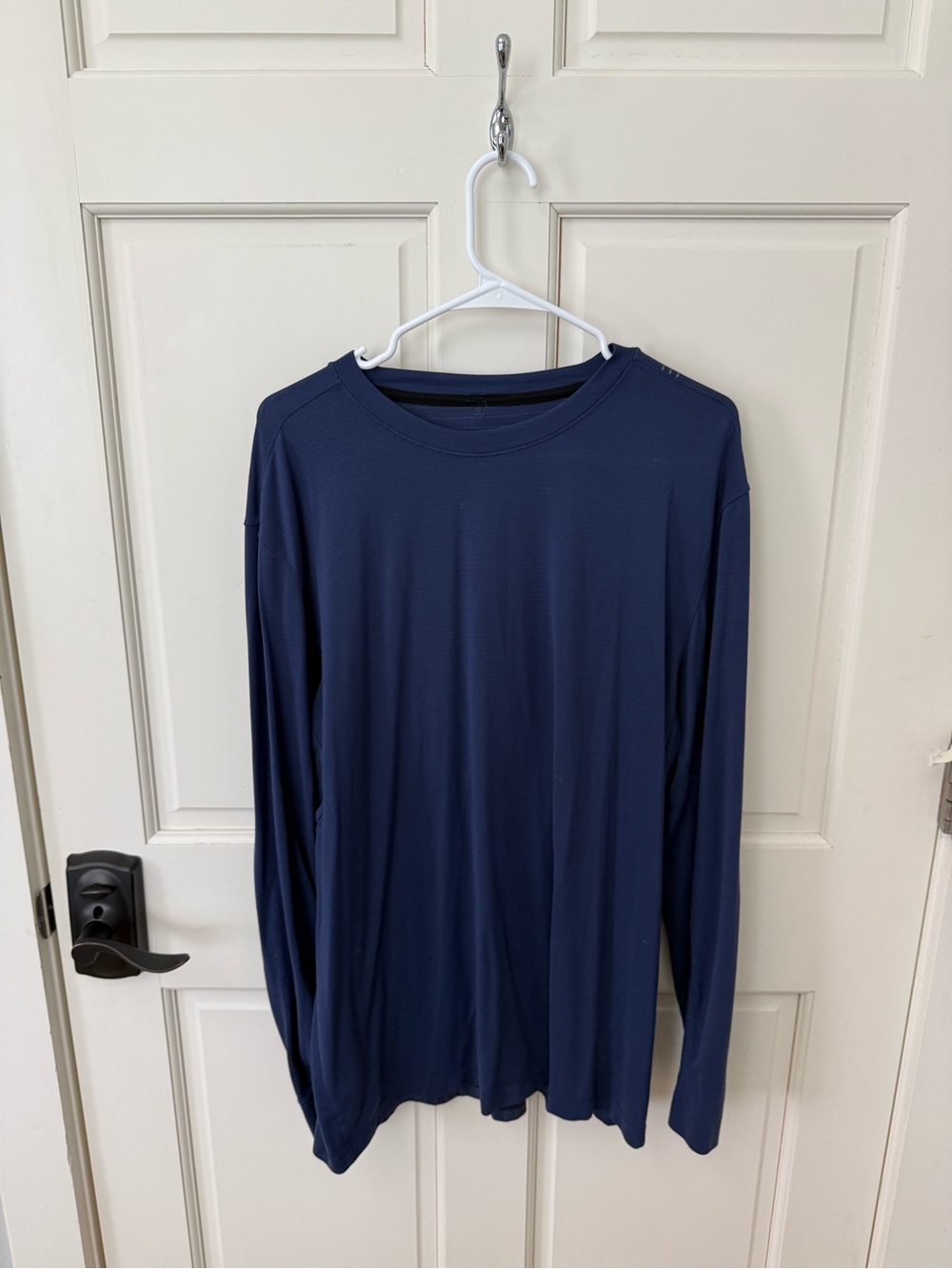 lululemon athletica Men's Long-Sleeve Crew in Navy Blue